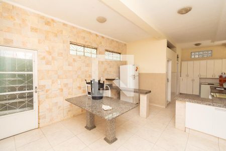 Casa à venda com 400m², 4 quartos e 4 vagasCozinha e Área de Convivência