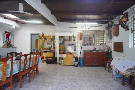 Casa à venda com 270m², 4 quartos e 4 vagas Casa à venda com 270m², 4 quartos e 4 vagasCozinha