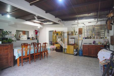 Casa à venda com 270m², 4 quartos e 4 vagas Casa à venda com 270m², 4 quartos e 4 vagasCozinha