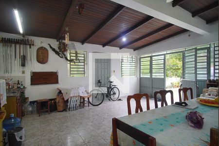 Casa à venda com 270m², 4 quartos e 4 vagas Casa à venda com 270m², 4 quartos e 4 vagasCozinha