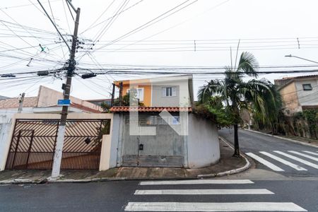 Casa à venda com 134m², 2 quartos e 2 vagas Casa à venda com 134m², 2 quartos e 2 vagasFachada