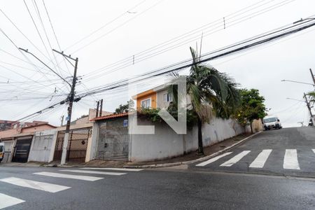 Casa à venda com 134m², 2 quartos e 2 vagas Casa à venda com 134m², 2 quartos e 2 vagasFachada