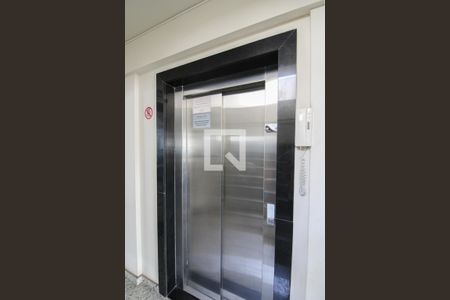 Apartamento à venda com 140m², 3 quartos e 2 vagas Apartamento à venda com 140m², 3 quartos e 2 vagasElevador