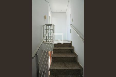 Apartamento à venda com 140m², 3 quartos e 2 vagas Apartamento à venda com 140m², 3 quartos e 2 vagasEscada