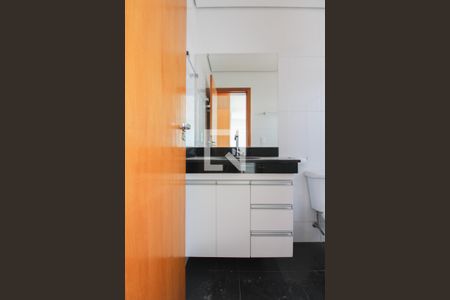 Apartamento à venda com 140m², 3 quartos e 2 vagas Apartamento à venda com 140m², 3 quartos e 2 vagasBanheiro da Suíte 2