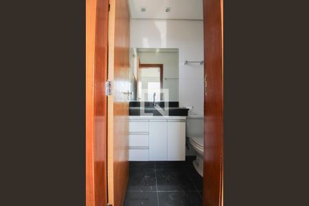 Apartamento à venda com 140m², 3 quartos e 2 vagas Apartamento à venda com 140m², 3 quartos e 2 vagasBanheiro da Suíte 1