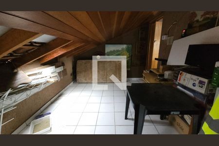 Casa à venda com 150m², 2 quartos e 2 vagasSotão