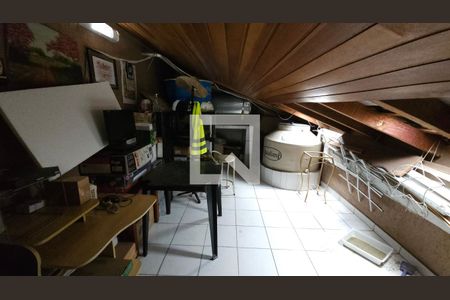 Casa à venda com 150m², 2 quartos e 2 vagasSotão