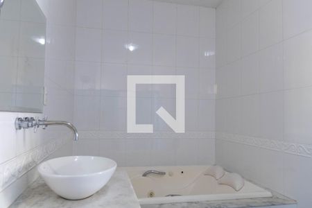 Casa à venda com 406m², 4 quartos e 4 vagasBanheiro Quarto 1