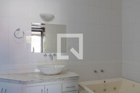 Casa à venda com 406m², 4 quartos e 4 vagasBanheiro Quarto 1