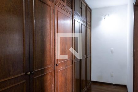Casa à venda com 406m², 4 quartos e 4 vagasCloset Quarto 1