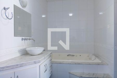 Casa à venda com 406m², 4 quartos e 4 vagasBanheiro Quarto 1