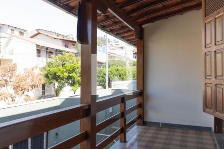 Casa à venda com 406m², 4 quartos e 4 vagasVaranda Sala
