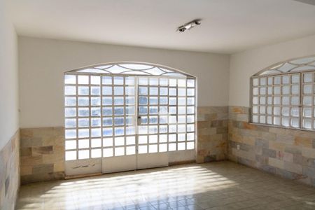 Casa à venda com 406m², 4 quartos e 4 vagasSala