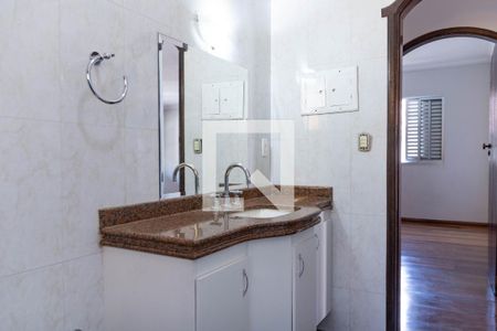 Casa à venda com 406m², 4 quartos e 4 vagasBanheiro 