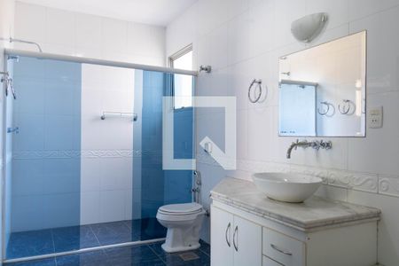 Casa à venda com 406m², 4 quartos e 4 vagasBanheiro Quarto 1