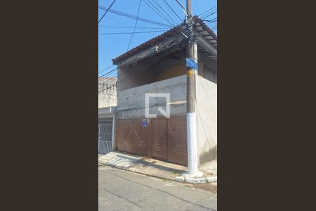 Casa à venda com 230m², 3 quartos e 2 vagas Casa à venda com 230m², 3 quartos e 2 vagasFachada