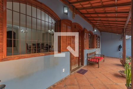 Casa à venda com 320m², 4 quartos e 4 vagasVaranda