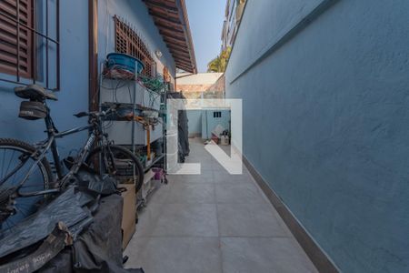 Casa à venda com 320m², 4 quartos e 4 vagasCorredor Lateral