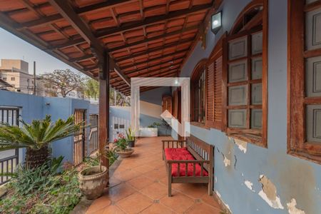 Casa à venda com 320m², 4 quartos e 4 vagasVaranda