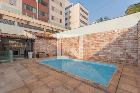 Casa à venda com 320m², 4 quartos e 4 vagasPiscina