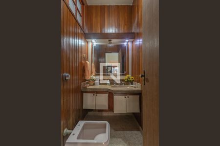 Casa à venda com 320m², 4 quartos e 4 vagasLavabo