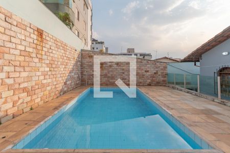 Casa à venda com 320m², 4 quartos e 4 vagasPiscina
