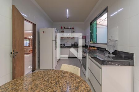 Casa à venda com 320m², 4 quartos e 4 vagasCozinha