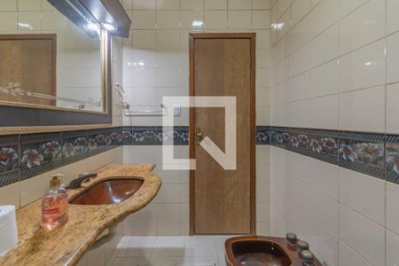 Casa à venda com 320m², 4 quartos e 4 vagasBanheiro Social