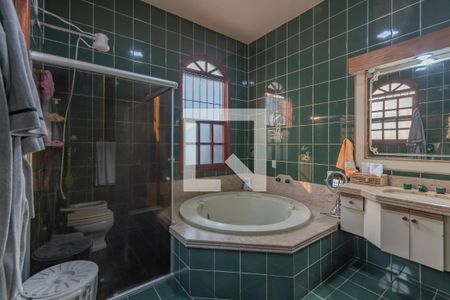 Casa à venda com 320m², 4 quartos e 4 vagasBanheiro Suíte 1