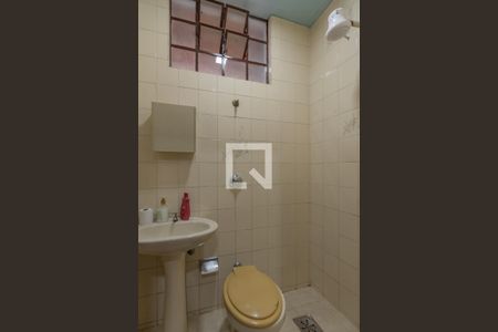 Casa à venda com 320m², 4 quartos e 4 vagasBanheiro de Serviço