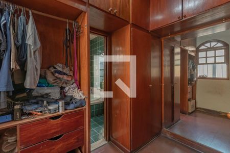 Casa à venda com 320m², 4 quartos e 4 vagasSuíte - Closet