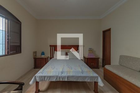 Casa à venda com 320m², 4 quartos e 4 vagasBanheiro Suíte 2