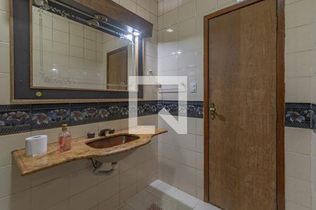 Casa à venda com 320m², 4 quartos e 4 vagasBanheiro Social