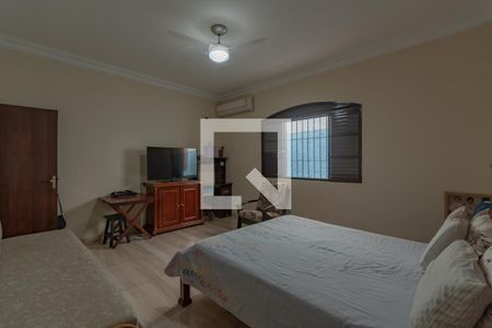 Casa à venda com 320m², 4 quartos e 4 vagasSuíte