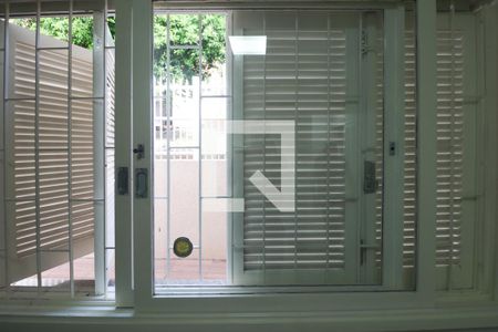 Casa à venda com 180m², 3 quartos e 3 vagas Casa à venda com 180m², 3 quartos e 3 vagasQuarto 1