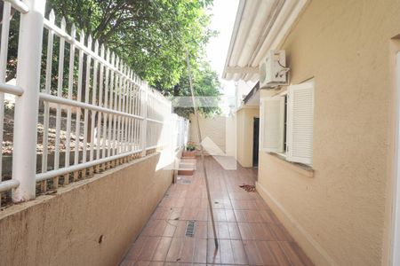 Casa à venda com 180m², 3 quartos e 3 vagas Casa à venda com 180m², 3 quartos e 3 vagasQuintal