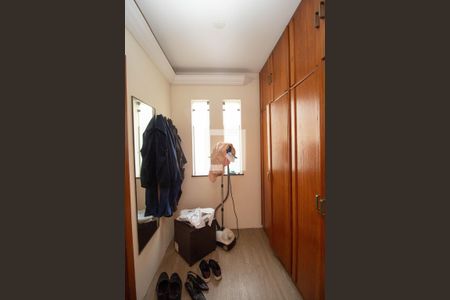 Casa à venda com 360m², 4 quartos e 3 vagasCloset do quarto