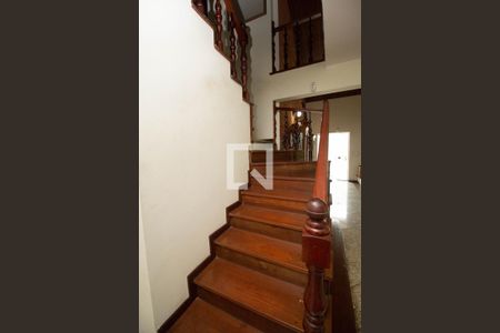 Casa à venda com 360m², 4 quartos e 3 vagasEscada