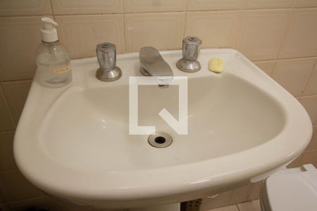 Casa à venda com 360m², 4 quartos e 3 vagasBanheiro de Serviço