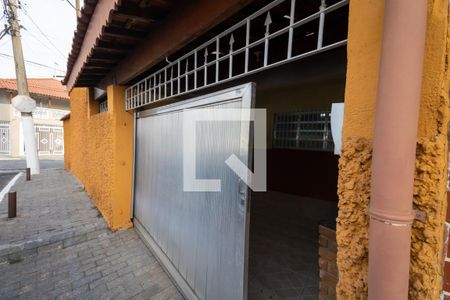 Casa à venda com 107m², 2 quartos e 2 vagas Casa à venda com 107m², 2 quartos e 2 vagasFachada