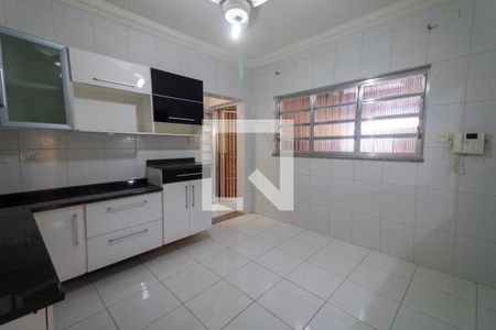 Casa à venda com 107m², 2 quartos e 2 vagas Casa à venda com 107m², 2 quartos e 2 vagasCozinha