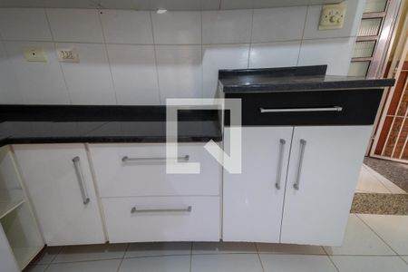 Casa à venda com 107m², 2 quartos e 2 vagas Casa à venda com 107m², 2 quartos e 2 vagasCozinha