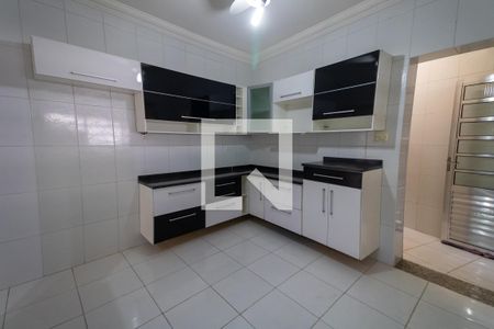Casa à venda com 107m², 2 quartos e 2 vagas Casa à venda com 107m², 2 quartos e 2 vagasCozinha