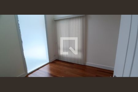 Casa à venda com 604m², 5 quartos e 4 vagas Casa à venda com 604m², 5 quartos e 4 vagasHall