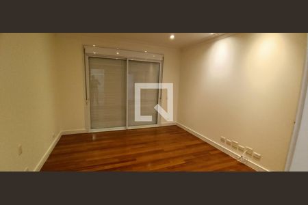 Casa à venda com 604m², 5 quartos e 4 vagas Casa à venda com 604m², 5 quartos e 4 vagasSuíte 2