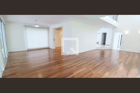 Casa à venda com 604m², 5 quartos e 4 vagas Casa à venda com 604m², 5 quartos e 4 vagasSala