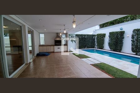 Casa à venda com 604m², 5 quartos e 4 vagas Casa à venda com 604m², 5 quartos e 4 vagasEspaço Gourmet e Piscina