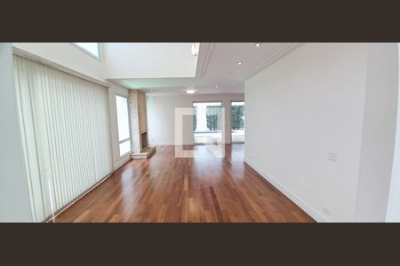 Casa à venda com 604m², 5 quartos e 4 vagas Casa à venda com 604m², 5 quartos e 4 vagasSala