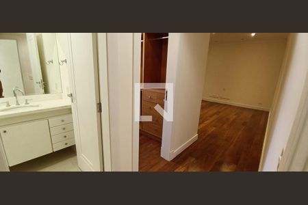 Casa à venda com 604m², 5 quartos e 4 vagas Casa à venda com 604m², 5 quartos e 4 vagasSuíte 4